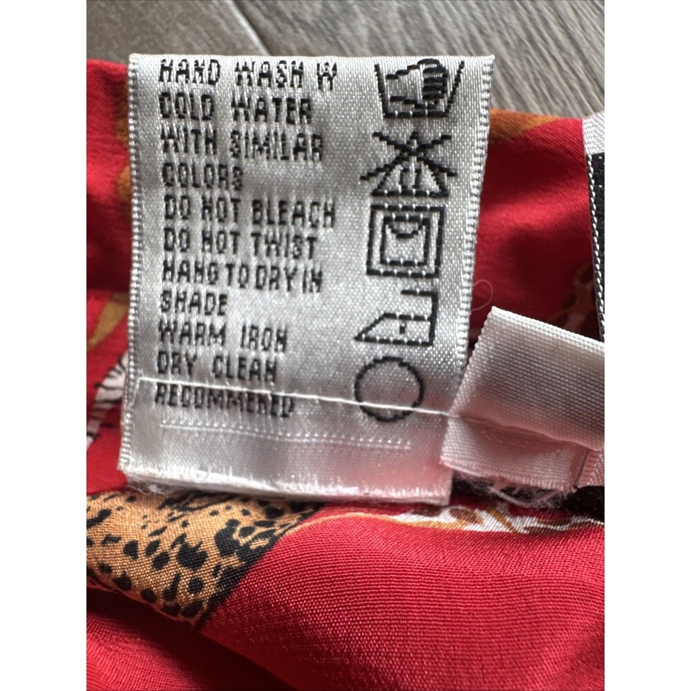 Vintage 100% Silk Piano Blouse Sz S Mob Wife Bold Red Animal Print Old Money - Picture 7 of 16